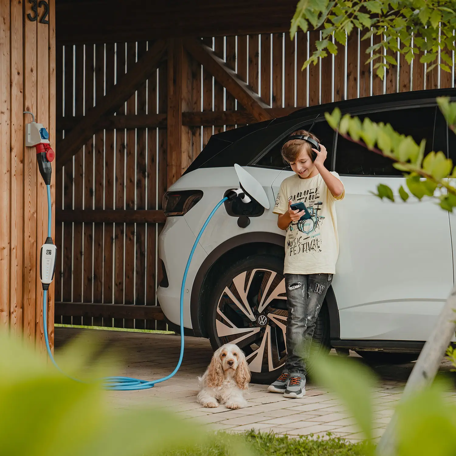 NRGkick-Wallbox lädt Elektroauto bequem zuhause ohne Installation.
