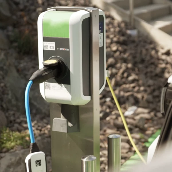 NRGkick Typ 2 an öffentlicher Ladesäule in Verwendung.