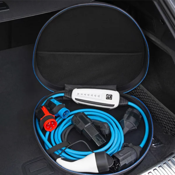 NRGkick 16A mobile Wallbox liegt in der Transporttasche.