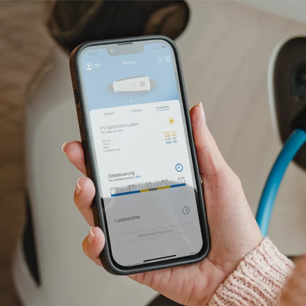 NRGkick Testeinheit 32A wird mit der NRGkick App und PV-Lizenz geliefert.