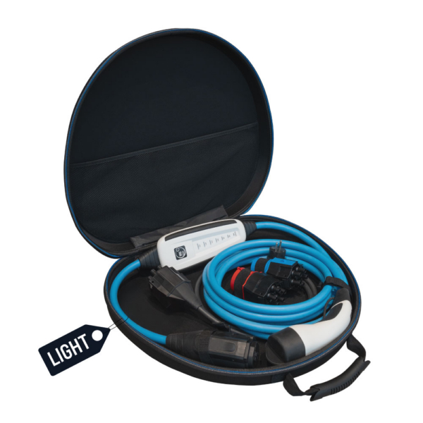 NRGkick Set Optimal 16A light liegt in der Transporttasche.