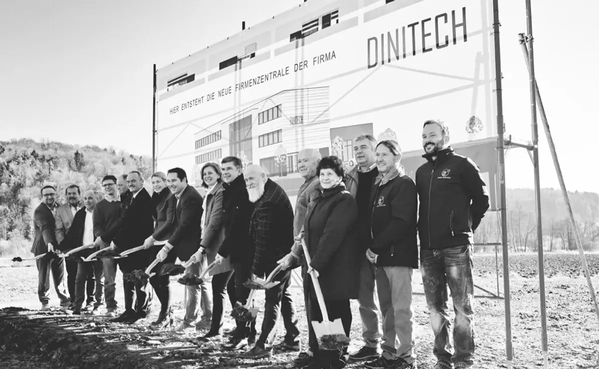 Bauprojekt: Spatenstich für DiniTech-Firmengebäude wird durchgeführt.